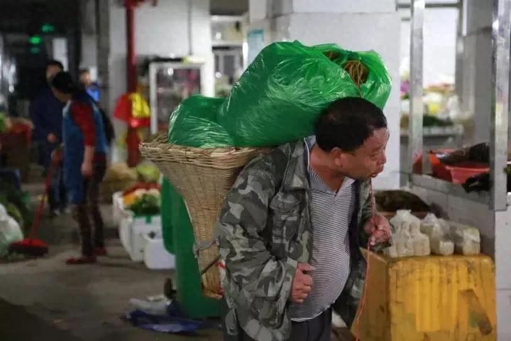 新澳内部资料精准一码波色表，国产化作答解释落实：39岁失业后在菜市场 重启人生  